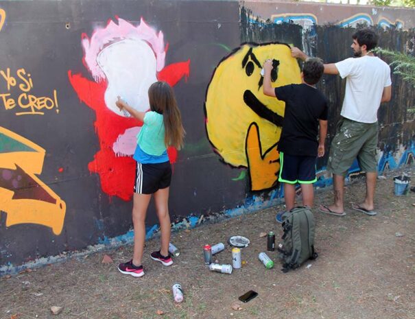 stages de graffiti à Madrid avec un artiste local
